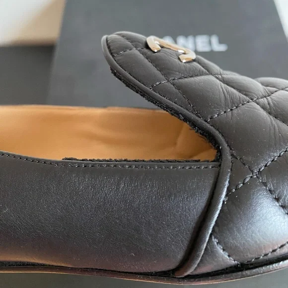 EUC Chanel CC Lambskin Quilted Leather Loafers Flats size 37.5 fits 6.5 - Picture 10 of 11